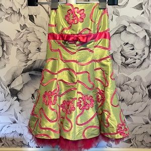Super fun dress! Green with pink detail and tulle.